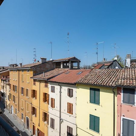 Oltretorrente Ampio Appartamento Con Balconi Parma Exterior photo