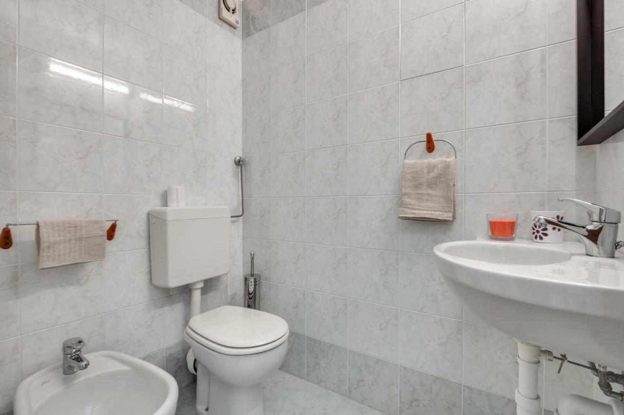 Oltretorrente Ampio Appartamento Con Balconi Parma Exterior photo